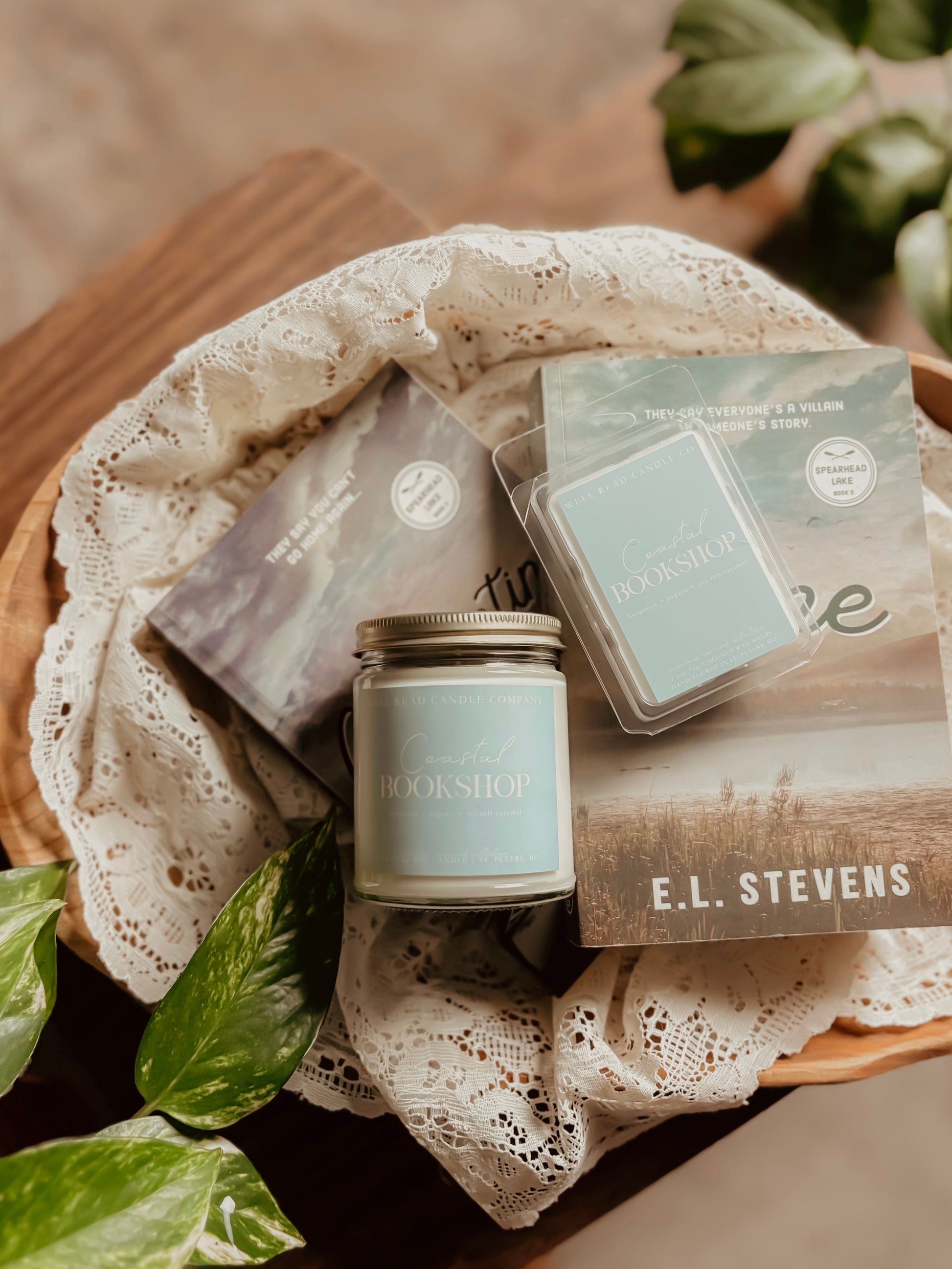 coastal bookshop reader gift candle